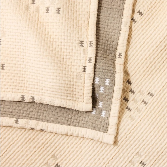 OPALHOUSE X JUNGALOW NWT guaze matelasse quilt & sham set -ivory -twin - Picture 3 of 8